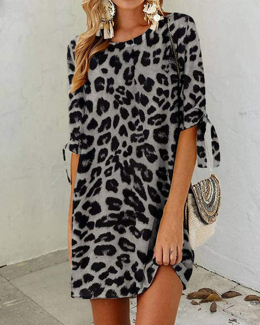 Dress with round neck in leopard print